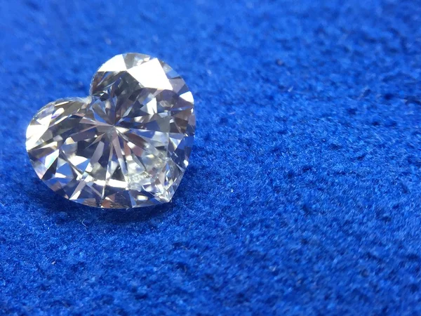 Diamant herzförmig lizenzfreie Stockfotos