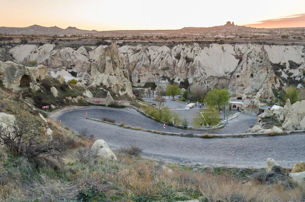 Down hill road at sunset, Goreme, Cappadocia, Turkey — Stock Photo, Image