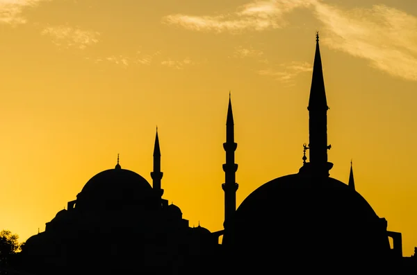 Silhouette de la mosquée au coucher du soleil, emblématique, Istanbul, Turquie — Photo