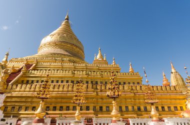 Kutsal Shwezigon Pagoda Bagan Arkeolojik Sit. 