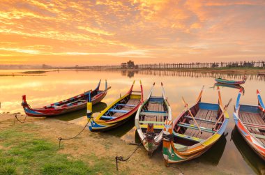 ubein Bridge sunrise, mandalay, myanmar, ahşap tekne 
