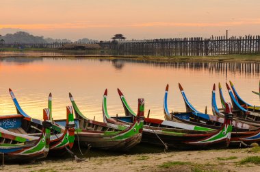 ubein Bridge sunrise, mandalay, myanmar, ahşap tekne 