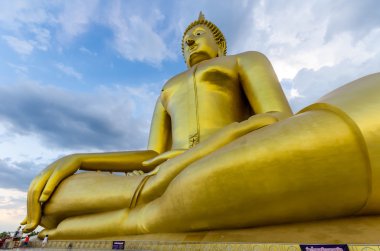Wat Muang Ang thong Tapınağı'nda en büyük Buda heykeli.