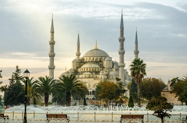 Halo φως στο Μπλε Τζαμί, Κωνσταντινούπολη, Sultanahmet park. — Φωτογραφία Αρχείου
