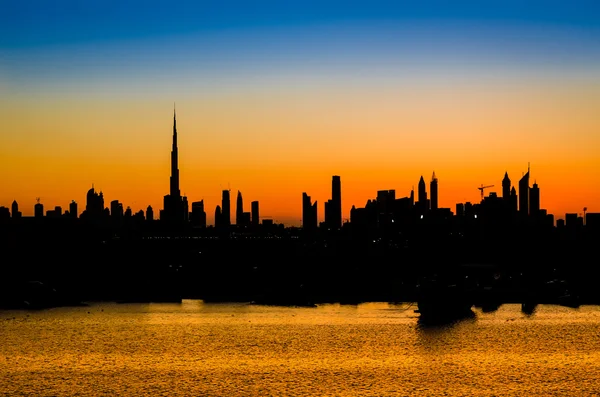 Edificios de gran altura en Dubai, EAU. Burj Khalifa, el edificio más alto . — Foto de Stock