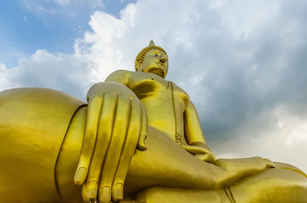 Wat Muang Ang thong Tapınağı'nda en büyük Buda heykeli — Stok fotoğraf