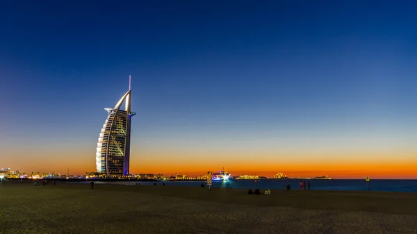 DUBAI, EAU - 1er MARS : Bâtiments de grande hauteur, Burj Al Arab le luxu — Photo