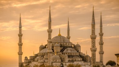 Glorius günbatımı, Istanbul, Sultanahmet Parkı içinde Sultanahmet Camii. 