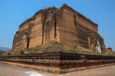 Mingun, Myanmar-bitmemiş Mingun pagoda