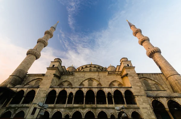 Historical Blue Morque and cloundy blue sky at dawn, Istanbul, T — Stok Foto