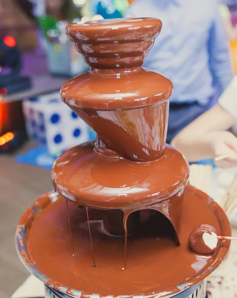 Vibrant chocolate fountain on kids birthday party — Stock Photo, Image