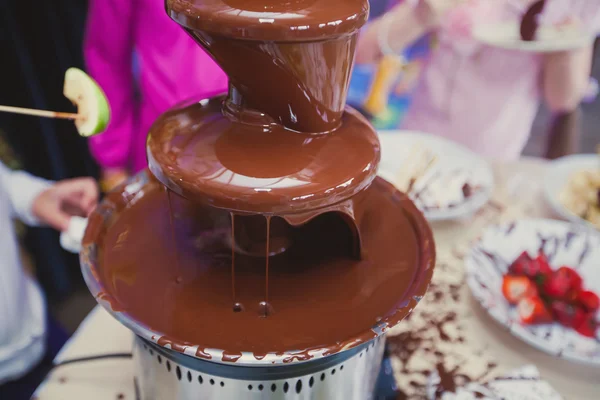 Vibrant chocolate fountain on kids birthday party — Stock Photo, Image