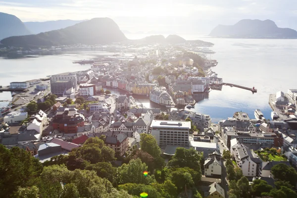 Kaunis super laajakulma kesä antenni näkymä Alesund, Norja — kuvapankkivalokuva