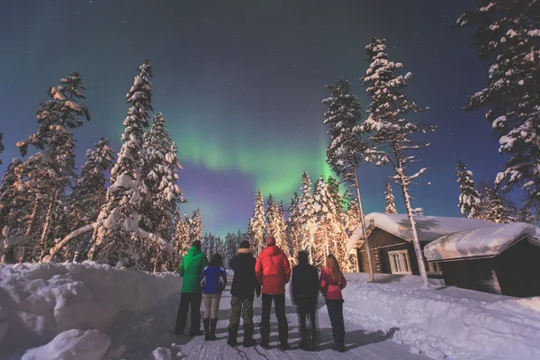 Imagem bonita de maciça multicolorida verde vibrante Aurora — Fotografia de Stock