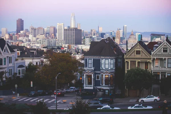 Widok Ulice San Francisco Placu Alamo Panoramą Miasta Kalifornia Stany — Zdjęcie stockowe