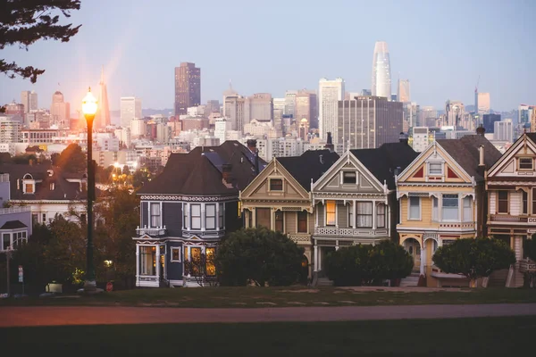 Vista Das Ruas São Francisco Com Alamo Square Skyline Cidade — Fotografia de Stock