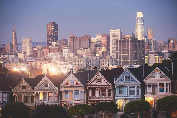 Widok Ulice San Francisco Placu Alamo Panoramą Miasta Kalifornia Stany — Zdjęcie stockowe