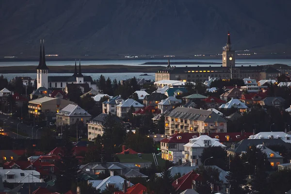 Bella Vista Crepuscolo Notturno Reykjavik Islanda Vista Aerea Con Chiesa — Foto Stock