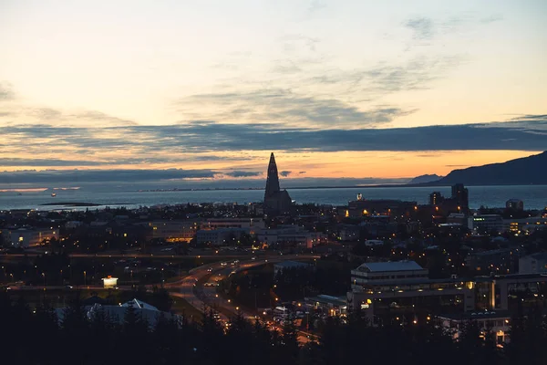 Gyönyörű Éjszakai Szürkület Kilátás Reykjavik Izland Légi Kilátás Hallgrimskirkja Evangélikus — Stock Fotó