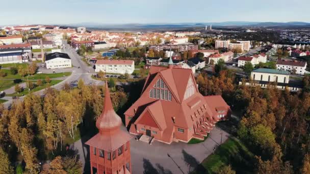 スウェーデン最北端の町 ノルトボテン郡ラップランド県の空中夏の晴れた景色は ドローンから撮影しました — ストック動画