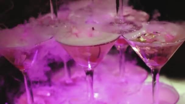 Glasses Alcoholic Beverages Pyramid Filling Pouring Beautiful Pyramid Line Different — Stock Video