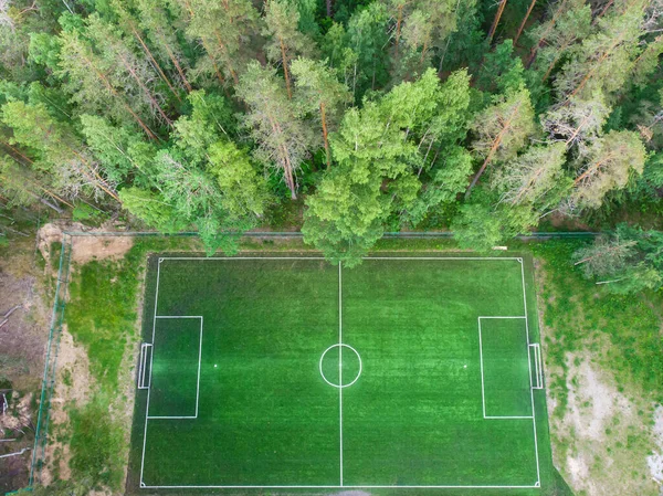 Drohnen Ansicht Des Fußballfeldes Grünen Grases Sommer Lebendigen Spielfeld Wald — Stockfoto