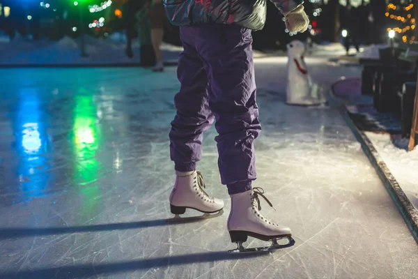 Chica Patinaje Sobre Hielo Pista Patinaje Sobre Hielo Arena Con — Foto de Stock