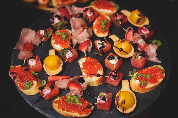 Catering Table Beautifully Decorated Banquet Variety Different Food Snacks Appetizers — Stock Photo, Image