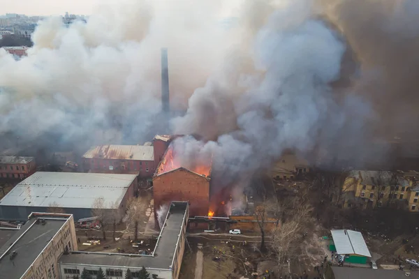 Enorme Grote Brand Stad Bovenaanzicht Baksteen Fabriek Gebouw Brand Hel — Stockfoto