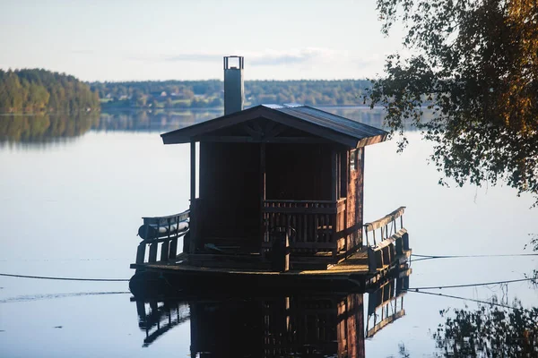Bateau Sauna Flottant Bois Finlandais Sur Rivière Laponie Finlande Journée — Photo