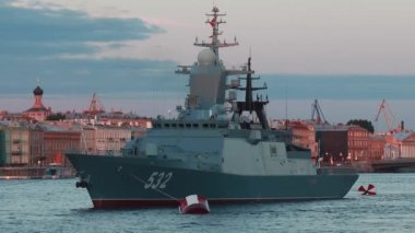Rus donanması, modern Rus donanması savaş gemileri, kuzey filosu ve baltık deniz filosu, askeri tatbikat sırasında yaz güneşli bir gün.