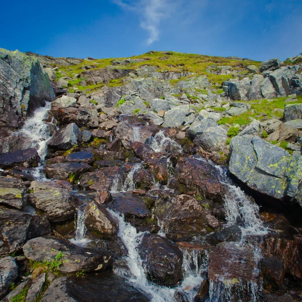 Bella immagine panoramica vibrante con vista sulla cascata ghiacciata in ghiandaia goddafoss gullfoss skogafoss skogarfoss dettifoss seljalandsfoss — Foto Stock