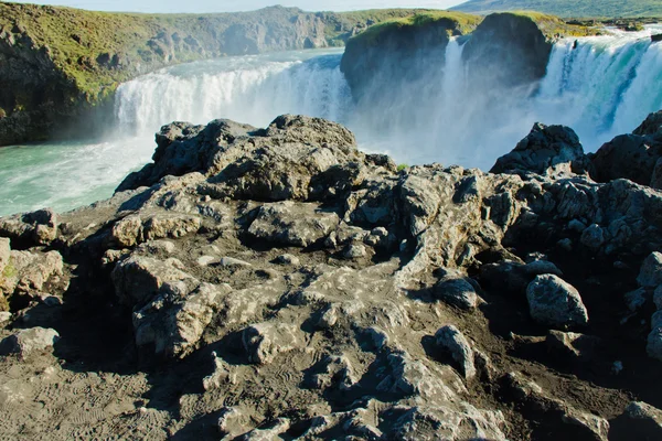 Schönes lebendiges Panoramabild mit Blick auf isländischen Wasserfall in Island goddafoss gullfoss skogafoss skogarfoss dettifoss seljalandsfoss — Stockfoto