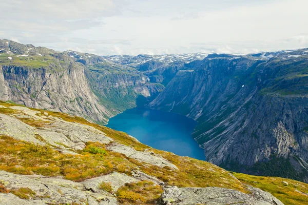 挪威山河秀丽，有着山去 trolltunga 的路 — 图库照片