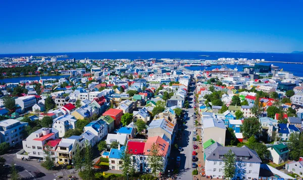 Beautiful super wide-angle aerial view of Reykjavik, Iceland with harbor and skyline mountains and scenery beyond the city, seen from the observation tower of Hallgrimskirkja Cathedral. — Stock Photo, Image