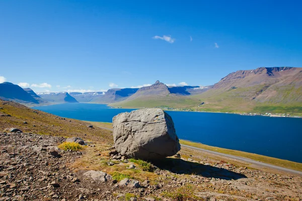 Beautiful view of icelandic fjord isafjordur and city in iceland with red houses, ships and yachts, vestfirdir — Stock Photo, Image