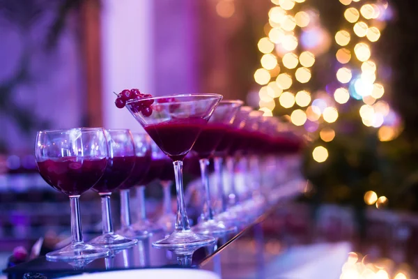 Beautiful line of different colored cocktails with smoke on a Christmas party, tequila, martini, vodka, and others on decorated catering bouquet table on open air party — Stock Photo, Image