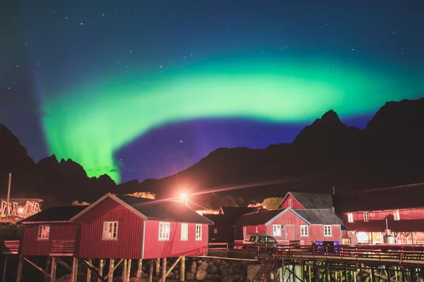 Beautiful picture of massive multicoloured vibrant Aurora Borealis, Aurora Polaris, also know as Northern Lights in the night sky over Norway, Lofoten Islands — Stock Photo, Image