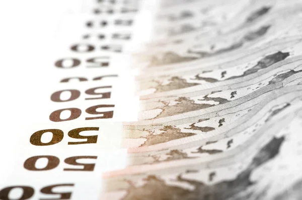 五十欧元钞票堆放在一排 免版税图库照片