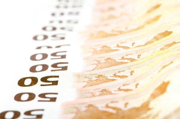 Пятьдесят евро подряд.
