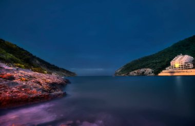 Cala Llonga plajı Santa Eulalia del Ro 'da, İbiza adasının doğu kesiminde yer almaktadır.,-