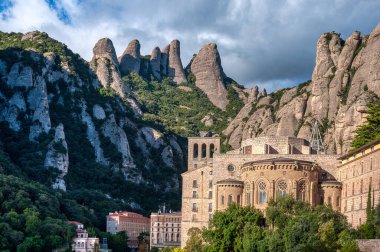 Santa Mara de Montserrat Manastırı, İspanya 'nın Barcelona eyaletinin Barcelona eyaletine bağlı Montserrat Dağı' nda yer alan bir manastır.
