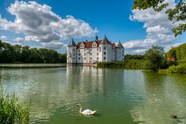 Glucksburg Almanya 'nın kuzeyinde Schleswig-Holstein eyâletinde, Schleswig-Flensburg iline bağlı bölge. Flensburg Fjord 'un güney kesiminde yer alır..