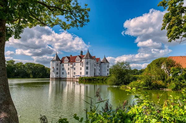 Glucksburg Almanya 'nın kuzeyinde Schleswig-Holstein eyâletinde, Schleswig-Flensburg iline bağlı bölge. Flensburg Fjord 'un güney kesiminde yer alır..