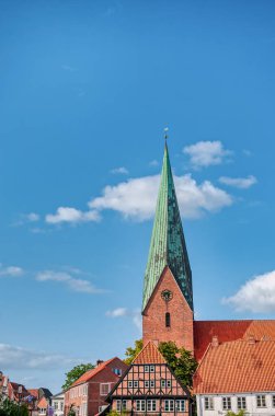 Eutin Almanya 'nın kuzeyinde Schleswig-Holstein eyâletinde, Schleswig-Holstein eyâletinde, Doğu Holstein eyâletine bağlı bölge..