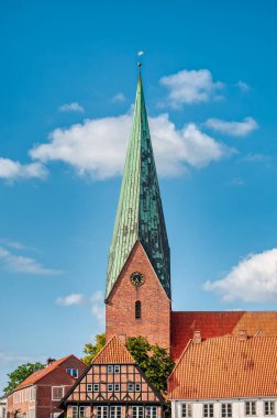 Eutin Almanya 'nın kuzeyinde Schleswig-Holstein eyâletinde, Schleswig-Holstein eyâletinde, Doğu Holstein eyâletine bağlı bölge..