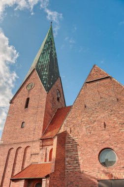 Eutin Almanya 'nın kuzeyinde Schleswig-Holstein eyâletinde, Schleswig-Holstein eyâletinde, Doğu Holstein eyâletine bağlı bölge..