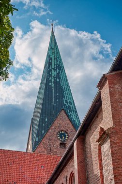 Eutin Almanya 'nın kuzeyinde Schleswig-Holstein eyâletinde, Schleswig-Holstein eyâletinde, Doğu Holstein eyâletine bağlı bölge..