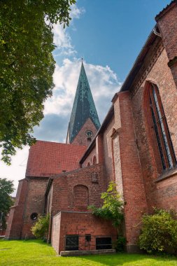 Eutin Almanya 'nın kuzeyinde Schleswig-Holstein eyâletinde, Schleswig-Holstein eyâletinde, Doğu Holstein eyâletine bağlı bölge..
