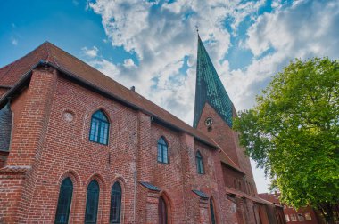 Eutin Almanya 'nın kuzeyinde Schleswig-Holstein eyâletinde, Schleswig-Holstein eyâletinde, Doğu Holstein eyâletine bağlı bölge..